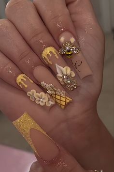 Jewel Placement On Nails, Leo Nails Zodiac, Sagittarius Birthday Nails, Nails Art Simple, Nail Art 2022, Nail Art 2023, Gem Nail Designs, Acrylic Nails Yellow, Nail Art For Short Nails