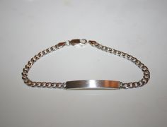 Beautiful Figaro chain bracelet, in silver with satin plate.  It will be an appreciated gift to your partner or your children.  Vintage 70s Made in Italy 925 silver Gloss finish, satin plate Length 21 cm. 5 mm. high. Grams 10 Used, has been polished and cleaned. Since this is pre-owned jewelry, there may be minimal signs of wear. ❤️If you love real vintage, check out my sister and friend's shop! ! Enjoy!! www.etsy.com/it/shop/TheReaItalianVintage www.etsy.com/it/shop/DreamInTheDrawer www.etsy.co Silver Curb Chain Jewelry For Birthday, Classic Silver Chain Charm Bracelet As Gift, Adjustable Sterling Silver Curb Chain Bracelet Gift, Silver Curb Chain Bracelets For Gift, Silver Curb Chain Bracelets As Gifts, Gift White Gold Sterling Silver Bracelet With Curb Chain, Rectangular Silver Chain Bracelet Gift, Classic Silver Name Bracelet For Birthday, Rectangular Hallmarked Chain Bracelet As A Gift