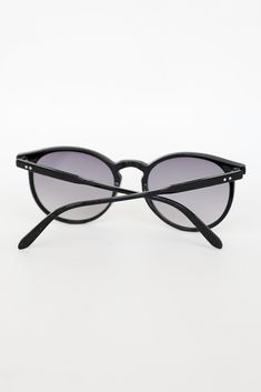 Sunny days just wouldn't be the same without an essential accessory like the Perfectly Iconic Black Round Sunglasses! These essential summer sunglasses have a round shape with black frames! Save your eyes the strain and harmful rays with a pair of sunglasses that never compromise style or function. Round Shape Black Frames One Size | Frame Length 5.5" | Height 1.75" | Temple Arm Length 5.25" Modern Black Round Sunglasses, Black Round Sunglasses With Gradient Lenses, Classic Black Round Frame Sunglasses, Classic Matte Black Sunglasses For The Beach, Classic Black Sunglasses For The Beach, Black Aviator Sunglasses With Mirrored Lenses For Vacation, Black Round Frame Sunglasses With Gradient Lenses, Black Sunglasses With Gradient Round Frame, Black Sunglasses With Tinted Round Frame