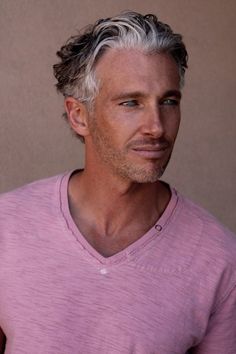 Mode Over 50, Men With Grey Hair, Beautiful Gray Hair, Silver Foxes