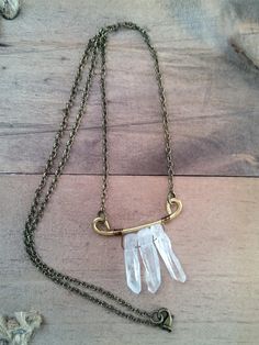 Boho Crystal Jewelry, Taino Jewelry, Crystal Necklace Diy, Bracelets For Him, Diy Tassel Necklace, Arrowheads Jewelry, Crystal Jewelry Diy, Chain Jewelry Ideas