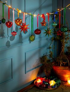 Christmas-Aesthetic-Christmas-Decorations-Christmas-Gifts-Christmas-Gift-Ideas-Christmas-inspiration-Weihnachten-dekorartion-Weihnachten-geschenke-Weihnachten-geschenke-ideen-Kerst-Ideeën-Kerst-decoratie-ideeen-Kerst-cadeau-ideeën-Kerst-cadeau-ideeën-Kerst-cadeau-ideeën-vrouw Christmas Tree Mixed Ornaments, Colourful Christmas Decorations Diy, Mix Match Christmas Tree, Colorful Christmas Tree Aesthetic, Multicolor Christmas Decorations, Indie Christmas Decor, Solar System Christmas Tree, Eccentric Christmas Decor, Toddler Safe Christmas Decorations