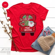 Christmas Shirts for Women Christmas Truck Shirt Christmas - Etsy Thailand Christmas Shirts For Women, Travel Apparel, Truck Shirt, Christmas Tee Shirts, Cute Christmas Shirts, Truck Shirts, Sweatshirt Trendy, Christmas Truck, Women Christmas