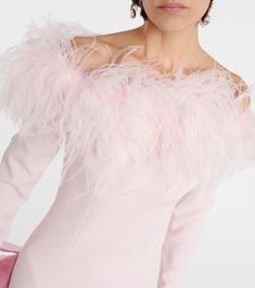 Feather Outfit, Gown Pink, Off Shoulder Gown, Style Essentials, One Shoulder Gown, Pink Feathers, Feather Dress, Dress Home, Style Maxi Dress