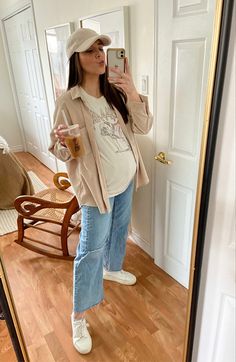 Stylish maternity outfit ideas Everyday Outfits For Pregnant Women, Pregnant Trendy Outfits, T Shirt Maternity Outfit, Graphic Tee Maternity Outfit, Skater Maternity Outfits, Maternity Outfits With Sneakers, Cold Spring Maternity Outfit, Maternity Mom Jeans Outfit, Maternity Outfits Everyday