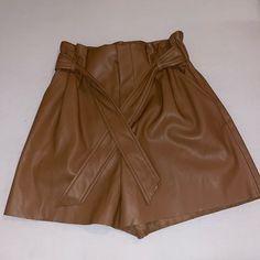 Never Worn Brown Shorts For Day Out In Fall, Brown Faux Leather Bottoms For Spring, Brown Leather Short Bottoms, Chic Brown Shorts For Day Out, Brown Leather Summer Bottoms, Leather Bottoms For Going Out In Summer, Chic High Waist Brown Shorts, Chic Brown Shorts For Fall, Chic Brown Bottoms For Going Out