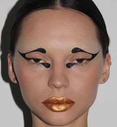 Graphic Eyeliner, Ethereal Makeup, Creative Eye Makeup, Crazy Makeup, Creative Makeup Looks, Make Up Looks, Eye Look