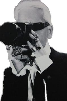 La vie de Karl Lagerfeld en images - Magazine féminin Vie Pratique Karl Lagerfeld Photography, Lagerfeld Quotes, Karl Lagerfeld Choupette, Lagerfeld Chanel, Patchouli Perfume, Giovanna Battaglia, Mode Chanel, German Fashion, Chanel Couture