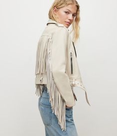 This Fringe Jacket is ideal for any women looking for a Minimalist Fashion Leather Jacket. These type of Fringes are very unique, extremely high-quality more expensive than other types. This Women Fringe Jacket is made of Real Leather with full body lining, keeps you warm, comfortable and warm in extreme weather conditions DESCRIPTION OF THE PRODUCT Product: An interior and exterior made entirely of genuine leather for this western jacket Material: External material of superior quality made enti Leather Fringe Jacket, Concert Outfit Inspo, Festival Jacket, Fringe Leather Jacket, Western Style Outfits, Boho Jacket, Suede Fringe Jacket, Leather Jacket Style, Fringe Jacket