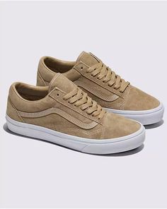 Old Skool Pig Suede Shoe Classic Suede Sneakers With Closed Toe, Classic Suede Closed Toe Sneakers, Street Skater, Xmas 2024, Van Doren, Footwear Design, Converse Sneakers, Vans Old Skool, Old Skool