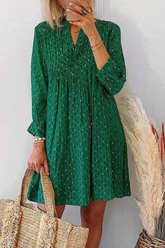 Details:Material:PolyesterStyle:Fashion Pattern Type:PrintSleeve Style:RegularSleeve Length:Long SleeveSilhouette: Comfort FitPackage: 1 x Dress SizeLengthBustS33.936.2M34.337.8L34.639.4XL35.040.92XL35.442.5Tips: Size: please check measurements carefullyPlease allow 0.5-1" difference due to manual measurementDifferent monitor settings means colors may differ slightly1" = 2.54cm Green V-neck Dress For Fall, Casual Green V-neck Dress For Fall, Green Long Sleeve V-neck Dress For Vacation, Green Long Sleeve V-neck Dress For Brunch, Green Split Neck Dresses For Spring, Split Neck Green Dresses For Spring, Spring Green Dresses With Split Neck, Green V-neck Shift Mini Dress, Green Shift V-neck Mini Dress