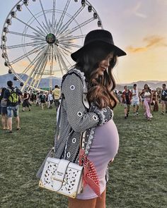 Lollapalooza Outfit, Casual Maternity Outfits, Coachella 2017, Festival Outfits Rave, Pregnancy Style, Outfits Rave