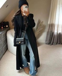 How To Wear UGGs Boots | 40+ Outfit Ideas Style Guide - Inspired Beauty Trendy Flare Jeans, How To Wear Uggs, Colorado Fashion, Shoes For Fall, Uggs Boots, Types Of Jeans, Popular Shoes, Personalised Gifts, Type Of Pants