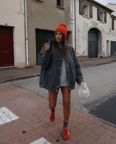 Third Date Outfit, Casual Fall Streetwear Raincoat, Road Trip Outfit, Downtown Outfits, Trip Outfits, Winter Mode, Looks Street Style, Beauty And Lifestyle