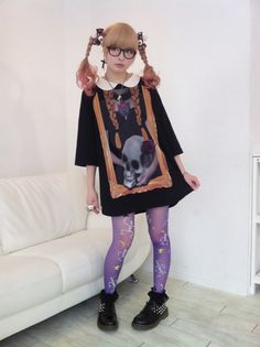 Creepy Doll Early 2010s Fashion, Girls Fasion, Purple Tights, Kyary Pamyu Pamyu, Kei Visual, 2010s Fashion, Alt Girls, Quirky Fashion, Japanese Street Fashion