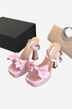 A must-have in every girl’s closet: The strappy heels are full of luxury and fashion. It is simple but elegant, reflecting the graceful figure of women. Every step you take wearing it will attract all the attention. Baby Pink Heels With Bow, Pink Birthday Heels, Pink Quince Shoes, Quince Heels, Prom Dresses Long Pink, Prom Dress Shoes, Flower Girl Shoes, Prom Dresses Long Lace, Quince Ideas