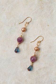 Embrace the vibrant hues of spring with the True Colors Collection, these handcrafted earrings are perfect for pairing with other items from the collection. Gold Filled (Lead & Nickel Free) Ruby, Czech Glass, Freshwater Pearl 2" with gold filled ear wires We hand select our natural materials, thus there may be slight variations in color and/or size that will not detract from the overall aesthetic. Our unique handcrafted designer jewelry for women is made in America, each design created individua Czech Glass Earrings, Home Made Jewelry Ideas, Beaded Earrings Ideas, Herringbone Earrings, Simple Bead Earrings, Unique Beaded Jewelry, Diy Wire Jewelry Rings, Homemade Earrings, True Spring