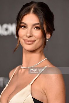 Red Carpet Natural Makeup, Camila Morrone Hairstyles, Celebrity Red Carpet Hairstyles, Red Carpet Makeup 2024, Camilla Morrone Makeup, Updo Round Face, Camilla Morrone Hair, Side Bang Updo, Camila Morrone Makeup