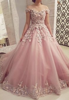 Vestidos de noche largos de encaje rosado fuera del hombro, vestidos formales largos y rosa de flor 3d Short Strapless Prom Dresses, Champagne Prom Dress, Prom Dresses With Pockets, Floor Length Prom Dresses, Long Prom Gowns, Long Prom Dresses, Short Prom Dress, Pink Tulle, Tulle Prom Dress