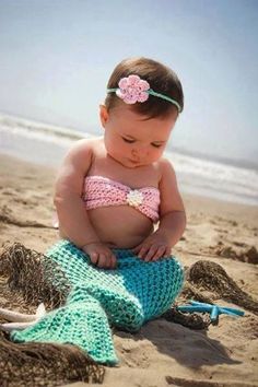 Baby Crochet Mermaid Costume For Your Princess Baby Kostüm, Baby Fotografie, Mermaid Photos, Crochet Mermaid, Baby Mermaid, Haken Baby, Foto Baby, Baby Costumes