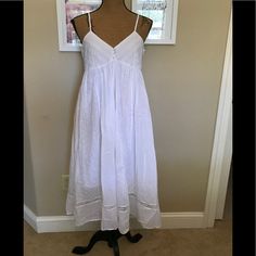 White Flown Dress With Adjustable Straps And Side Zipper. Has A Lining. Never Worn, Perfect Condition White Empire Waist Maxi Dress For Summer, Forever 21 V-neck Maxi Dress For Summer, Forever 21 Cotton Sundress For Spring, Forever 21 Cotton Sundress For Summer, Forever 21 Cotton Sundress For Day Out, Forever 21 Summer Maxi Dress For Brunch, Forever 21 Sundress For The Beach, Summer Brunch Maxi Dress By Forever 21, Forever 21 Beach Midi Dress