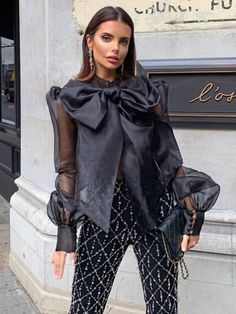 Cafe Outfit, Model Magic, Show Time, Coat Women Fashion, Elegant Attire, Magic Hair, Body Black, Pretty Prom Dresses, African Wear