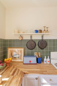 the kitchen counter is clean and ready for us to use in the day time,