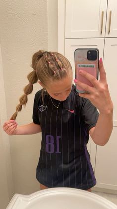 Softball Hairstyles Without Braids, Sports Hairstyles With Pre Wrap, High Ponytail Hairstyles Athletic, Sand Volleyball Hairstyles, Volleyball Hairstyles For Medium Length Hair, Soccer Aesthetic Hairstyles, Football Hairstyles For Girls Hair, Soccer Bubble Braids, Cute Hairstyles For Pickle Ball