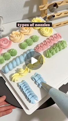 a video demonstrating how to decorate cupcakes with icing