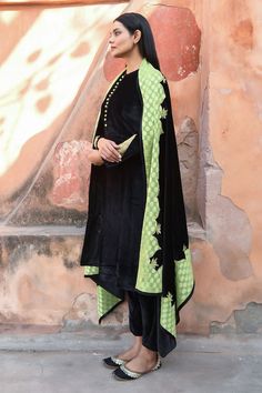 Black long sleeves velvet kurta with gold toned paisley patch detailing on the sleeves. Paired with a straight pant and green brocade georgette floral applique border dupatta. - Aza Fashions Velvet Kurta, Kurta Pant Set, Kurta With Pants, Fashion App, Floral Applique, Pant Set, Straight Pants, Mandarin Collar, Set For Women