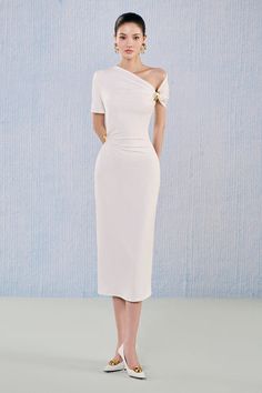 Elegant Midi Dress Classy, Midi Dress Classy, Coktail Dress, Gala Outfits, Office Wears, Model Clothes, Met Gala Outfits, Rose Parade, Wedding Guest Style