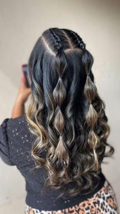 "Fall-Inspired Homecoming Hair for Blondes & Brunettes" Fashion Hair Styles, Concert Hairstyles, Hairstyle Examples, Hoco Hairstyles, Dance Hairstyles, Short Layered Haircuts, Holiday Hairstyles, Modern Hairstyles