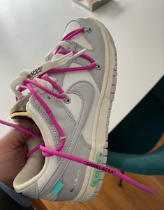 Dunks Off White, Off White Dunks, White Dunks, Off White Dunk, Sneaker Heads, Pretty Sneakers, Buy Sneakers, Trendy Shoes Sneakers