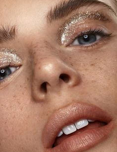 Festival Make Up, Glitter Eye Makeup, Beauty Shoot, Glitter Eyes, Glitter Makeup, Beauty Looks