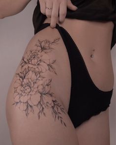 Dope Hand Tattoos For Women, Berries Tattoo, Line Art Tattoo, Birth Flower Bouquet, Hip Tattoos Women, Henna Tattoo Designs Simple, Back Tattoos For Guys, Hand Tattoos For Women