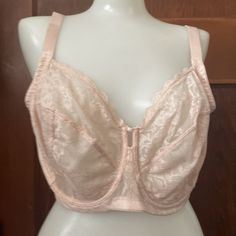 Elevate Your Lingerie Collection With This Stunning Natori 746211 Statement Underwire Bra In A Beautiful Cameo Rose Color. This T-Shirt Bra Is Perfect For Women Who Desire Comfort And Style. The Bra Is Made With Delicate Lace Fabric And Features An Underwired Design That Provides Support And Enhances Your Curves. The Bra Is A Size 42ddd, Making It Perfect For Women With A Larger Cup Size. It Is A Must-Have For Any Woman's Wardrobe, And It Is Sure To Make You Feel Confident And Beautiful. Add Thi T Shirt Bra, Women's Wardrobe, Lingerie Collection, Cup Size, Rose Color, Underwire Bra, Feel Confident, Lace Fabric, Make You Feel