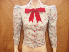 Baby blue,polka dot floral puff sleeve blouse 1940's,1950's pin up Rockabilly! | eBay 1940s Looks, Pin Up Looks, Vintage Dresses 50s, Sundress Dress, Rockabilly Pin Up, Bow Bow, Red Gingham, 1940s Fashion, Puff Sleeve Blouse