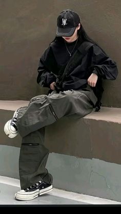 Korean Girl Tomboy Outfit, Korean Tomboy Aesthetic, Asian Tomboy, Streetwear Baddie, Oversized Tee Outfit, Tomboy Girls, Oversized Outfits, Oversize Outfit, Chill Outfit