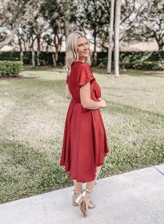 The perfect holiday dress and it's under $30! Comes in lots of colors and wearing a size small for reference. Holiday Outfits Party, Dress Amazon, Amazon Must Haves, Holiday Dress Outfit, Find Amazon