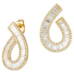 EARRING 18K Yellow Gold Diamond 0.55 Cts/146 Pcs Tapered Baguette 1.75 Cts/81 Pcs Baguette Diamond Earrings, Diamond Ring Cuts, Special Engagement Ring, Wedding Ring Shapes, Mens Diamond Bracelet, Diamond Jewelry Designs, Vintage Diamond Rings, Black Diamond Ring, Earrings Diamond