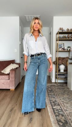 WIDE LEG DENIM OUTFIT IDEAS - Lifestyle Blog by Leanne Barlow Leanne Barlow, Wide Leg Outfit, Wide Leg Jeans Outfit, Cream Trousers, Timeless Outfits, Trouser Style