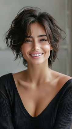 Haircut Tip, Haircuts For Fine Hair, Long Curly Hair, Photography Women, Short Hairstyles For Women, Pretty Hairstyles, Hair Looks, Short Hair Cuts