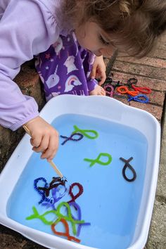 Pipe Cleaner Fishing Game for Toddlers Activity Fun - HOAWG Ocean Activities Preschool, Water Play Activities, Ocean Theme Preschool, Game For Toddlers, Preschool Fine Motor Activities, Sea Activities, Fine Motor Activities For Kids, Fun Activities For Toddlers, Nursery Activities