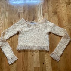 Zara Crop Top In Ecru/Cream Nwot Size Small Long Sleeve With Small Ruffle Ruffle At Bottom Fitted Stretchy Ruched Fabric Zara Crop Top, Cropped Top, Zara Tops, Crop Top, Zara, Womens Tops, Crop Tops, Cream, Long Sleeve