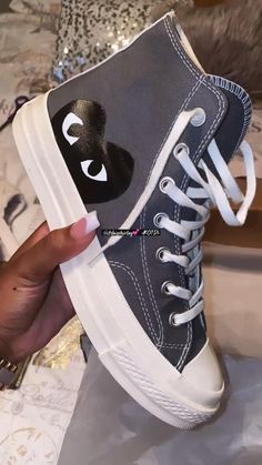 Pretty Sneakers, Trendy Shoes Sneakers, Dr Shoes, Nike Shoes Girls, Jordan Shoes Girls, Jordan Shoes Retro, All Nike Shoes, Shoes Outfit Fashion