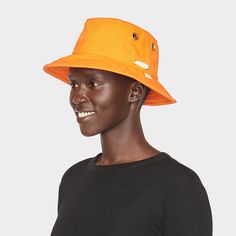 A modern remaster of the original Tilley Hat. The Iconic T1 boasts a great everyday fit. Handmade from a durable, naturally breathable cotton duck fabric it offers not just the highest sun protection rating but is lightweight and well ventilated to keep you cool. Summer Sale