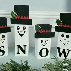 three snowmen are standing next to each other