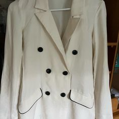 Classic Colors And Style Never Worn Cream Blazer For Spring Day Out, Spring Cream Blazer For Day Out, Elegant Cream Summer Blazer, Cream Double-breasted Blazer For Spring, Spring Cream Double-breasted Blazer, Zara Cream Formal Blazer, Chic Cream Blazer For Spring, Chic Cream Long Sleeve Blazer, Zara Cream Blazer For Work