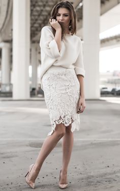 Saia renda + tricot all white White Lace Outfit, Bridal Sweater, Mode Prints, Skirt Diy, Shower Outfits, Bridal Shower Outfit, Lace Pencil Skirt, Lace Outfit, Pencil Skirts