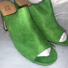 Women’s Green Mule Block Gold Tone Heel Never Worn Excellent Condition Open Toe Trendy Green Slip-on Heels, Casual Green Heels With Round Toe, Green Spring Formal Mules, Green Pointed Toe Casual Heels, Green Casual Pointed Toe Heels, Casual Green Pointed Toe Heels, Chic Green Slip-on Mules, Chic Green Slip-on Heels, Green Synthetic Mules With Round Toe